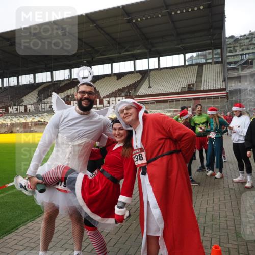 07.12.2025 - St. Pauli X-Mass-Run No. 15 Fabian Wolf http://msf.ph/oto/9424892 07.12.2025 12:09:46 Ziel 830, 835, 1494 meine-sportfotos.de