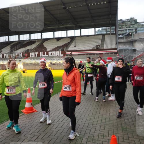 07.12.2025 - St. Pauli X-Mass-Run No. 15 Fabian Wolf http://msf.ph/oto/9424896 07.12.2025 12:09:49 Ziel 830, 835, 1494, 3744, 3746 meine-sportfotos.de