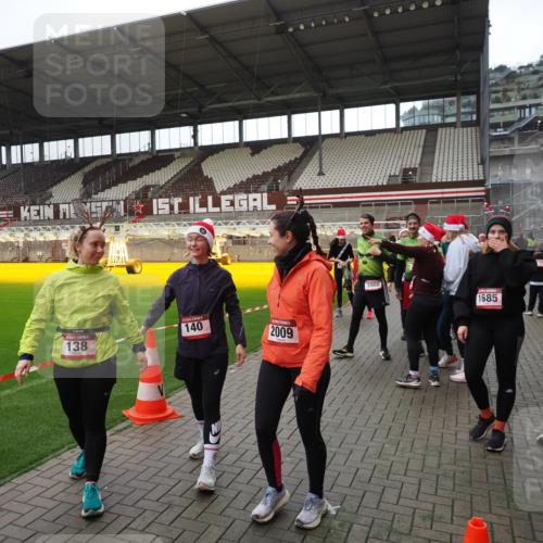 07.12.2025 - St. Pauli X-Mass-Run No. 15 Fabian Wolf http://msf.ph/oto/9424897 07.12.2025 12:09:50 Ziel 830, 835, 1494, 3744, 3746 meine-sportfotos.de