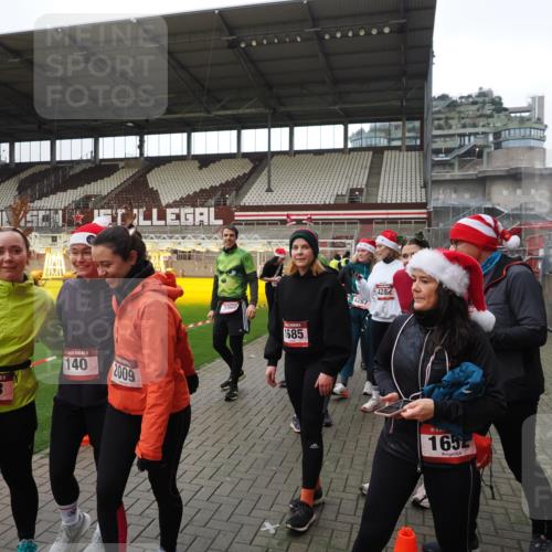 07.12.2025 - St. Pauli X-Mass-Run No. 15 Fabian Wolf http://msf.ph/oto/9424905 07.12.2025 12:09:53 Ziel 830, 835, 1494, 3462, 3744, 3746, 3760 meine-sportfotos.de
