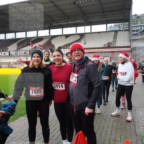 07.12.2025 - St. Pauli X-Mass-Run No. 15 Fabian Wolf http://msf.ph/oto/9424909 07.12.2025 12:09:57 Ziel 830, 835, 1494, 3462, 3744, 3746, 3760 meine-sportfotos.de