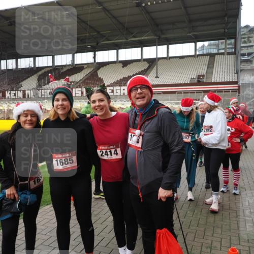 07.12.2025 - St. Pauli X-Mass-Run No. 15 Fabian Wolf http://msf.ph/oto/9424913 07.12.2025 12:09:58 Ziel 830, 835, 3462, 3744, 3746, 3760 meine-sportfotos.de