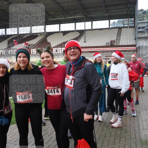 07.12.2025 - St. Pauli X-Mass-Run No. 15 Fabian Wolf http://msf.ph/oto/9424915 07.12.2025 12:09:59 Ziel 830, 835, 3462, 3744, 3746, 3760 meine-sportfotos.de