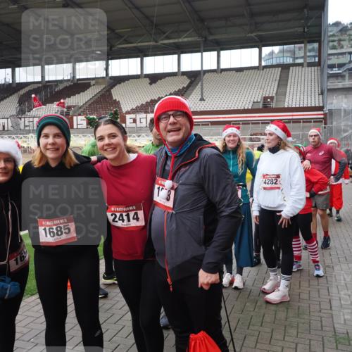 07.12.2025 - St. Pauli X-Mass-Run No. 15 Fabian Wolf http://msf.ph/oto/9424916 07.12.2025 12:09:59 Ziel 830, 835, 3462, 3744, 3746, 3760 meine-sportfotos.de