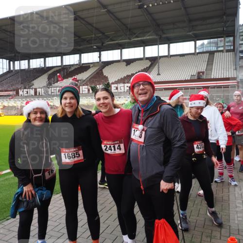 07.12.2025 - St. Pauli X-Mass-Run No. 15 Fabian Wolf http://msf.ph/oto/9424923 07.12.2025 12:10:02 Ziel 830, 835, 3462, 3744, 3746, 3760 meine-sportfotos.de