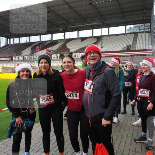 07.12.2025 - St. Pauli X-Mass-Run No. 15 Fabian Wolf http://msf.ph/oto/9424929 07.12.2025 12:10:04 Ziel 3462, 3744, 3746, 3760 meine-sportfotos.de