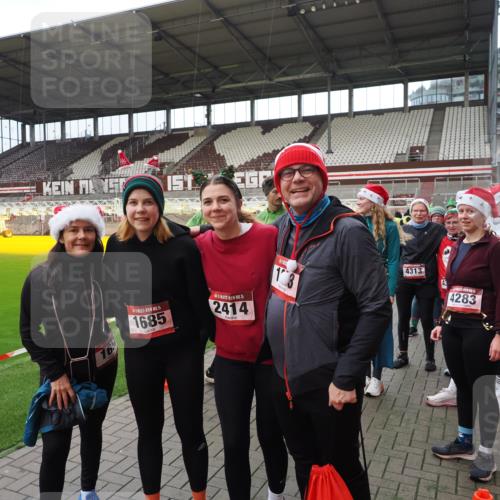 07.12.2025 - St. Pauli X-Mass-Run No. 15 Fabian Wolf http://msf.ph/oto/9424930 07.12.2025 12:10:04 Ziel 3462, 3744, 3746, 3760 meine-sportfotos.de