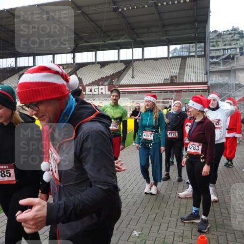 07.12.2025 - St. Pauli X-Mass-Run No. 15 Fabian Wolf http://msf.ph/oto/9424934 07.12.2025 12:10:06 Ziel 3374, 3375, 3376, 3462, 3744, 3746, 3760 meine-sportfotos.de