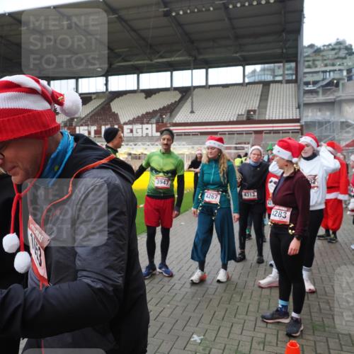 07.12.2025 - St. Pauli X-Mass-Run No. 15 Fabian Wolf http://msf.ph/oto/9424935 07.12.2025 12:10:06 Ziel 3374, 3375, 3376, 3462, 3744, 3746, 3760 meine-sportfotos.de
