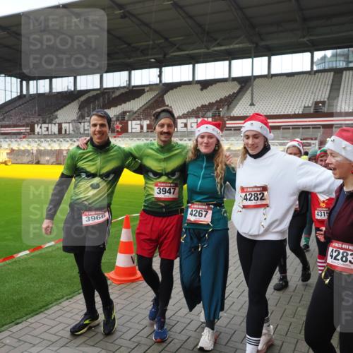 07.12.2025 - St. Pauli X-Mass-Run No. 15 Fabian Wolf http://msf.ph/oto/9424937 07.12.2025 12:10:09 Ziel 3374, 3375, 3376, 3462, 3760 meine-sportfotos.de