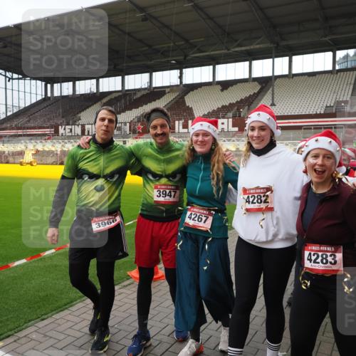 07.12.2025 - St. Pauli X-Mass-Run No. 15 Fabian Wolf http://msf.ph/oto/9424938 07.12.2025 12:10:09 Ziel 3374, 3375, 3376, 3462, 3760 meine-sportfotos.de