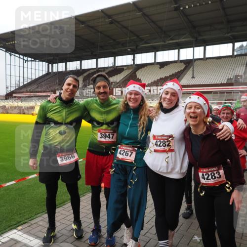 07.12.2025 - St. Pauli X-Mass-Run No. 15 Fabian Wolf http://msf.ph/oto/9424942 07.12.2025 12:10:10 Ziel 3374, 3375, 3376, 3462, 3760 meine-sportfotos.de