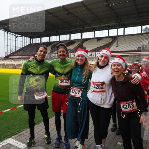 07.12.2025 - St. Pauli X-Mass-Run No. 15 Fabian Wolf http://msf.ph/oto/9424943 07.12.2025 12:10:10 Ziel 3374, 3375, 3376, 3462, 3760 meine-sportfotos.de