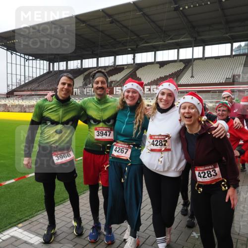 07.12.2025 - St. Pauli X-Mass-Run No. 15 Fabian Wolf http://msf.ph/oto/9424944 07.12.2025 12:10:11 Ziel 3374, 3375, 3376, 3462, 3760 meine-sportfotos.de