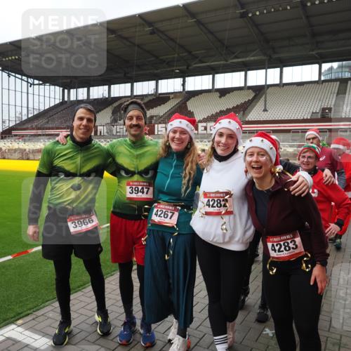 07.12.2025 - St. Pauli X-Mass-Run No. 15 Fabian Wolf http://msf.ph/oto/9424945 07.12.2025 12:10:11 Ziel 3374, 3375, 3376, 3462, 3760 meine-sportfotos.de
