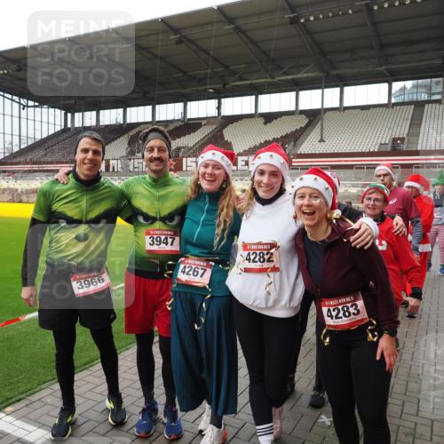 07.12.2025 - St. Pauli X-Mass-Run No. 15 Fabian Wolf http://msf.ph/oto/9424946 07.12.2025 12:10:11 Ziel 3374, 3375, 3376, 3462, 3760 meine-sportfotos.de