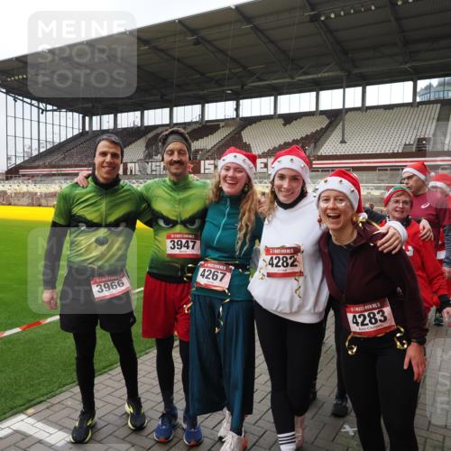 07.12.2025 - St. Pauli X-Mass-Run No. 15 Fabian Wolf http://msf.ph/oto/9424947 07.12.2025 12:10:12 Ziel 3374, 3375, 3376, 3760 meine-sportfotos.de