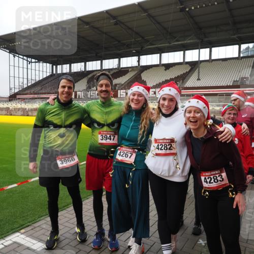 07.12.2025 - St. Pauli X-Mass-Run No. 15 Fabian Wolf http://msf.ph/oto/9424948 07.12.2025 12:10:12 Ziel 3374, 3375, 3376, 3760 meine-sportfotos.de