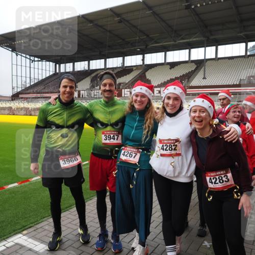 07.12.2025 - St. Pauli X-Mass-Run No. 15 Fabian Wolf http://msf.ph/oto/9424952 07.12.2025 12:10:13 Ziel 3374, 3375, 3376, 3760 meine-sportfotos.de