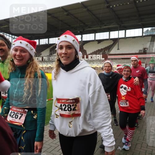 07.12.2025 - St. Pauli X-Mass-Run No. 15 Fabian Wolf http://msf.ph/oto/9424957 07.12.2025 12:10:16 Ziel 1036, 1037, 3374, 3375, 3376 meine-sportfotos.de