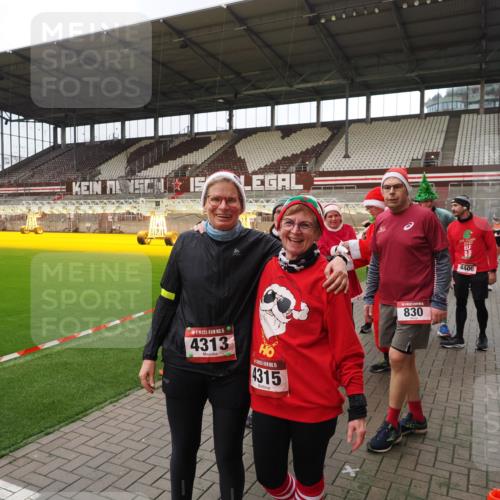07.12.2025 - St. Pauli X-Mass-Run No. 15 Fabian Wolf http://msf.ph/oto/9424966 07.12.2025 12:10:19 Ziel 1036, 1037, 3374, 3375, 3376 meine-sportfotos.de