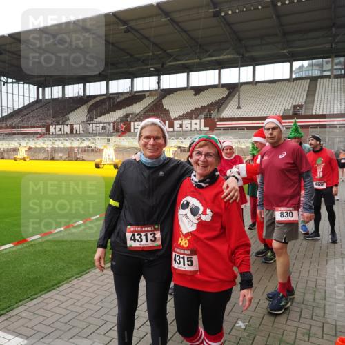 07.12.2025 - St. Pauli X-Mass-Run No. 15 Fabian Wolf http://msf.ph/oto/9424967 07.12.2025 12:10:19 Ziel 1036, 1037, 3374, 3375, 3376 meine-sportfotos.de