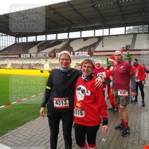 07.12.2025 - St. Pauli X-Mass-Run No. 15 Fabian Wolf http://msf.ph/oto/9424968 07.12.2025 12:10:19 Ziel 1036, 1037, 3374, 3375, 3376 meine-sportfotos.de