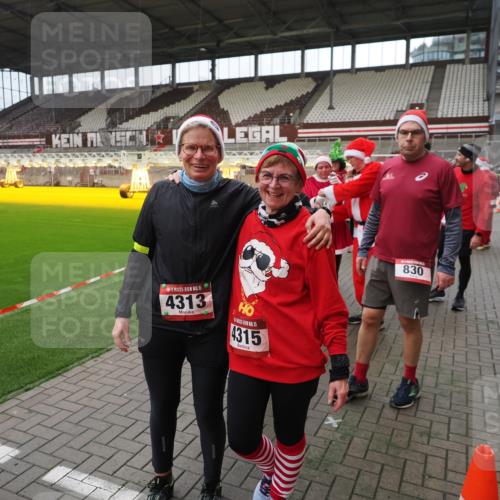 07.12.2025 - St. Pauli X-Mass-Run No. 15 Fabian Wolf http://msf.ph/oto/9424970 07.12.2025 12:10:21 Ziel 1036, 1037, 3374, 3375, 3376 meine-sportfotos.de