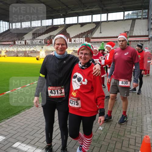 07.12.2025 - St. Pauli X-Mass-Run No. 15 Fabian Wolf http://msf.ph/oto/9424972 07.12.2025 12:10:21 Ziel 1036, 1037, 3374, 3375, 3376 meine-sportfotos.de