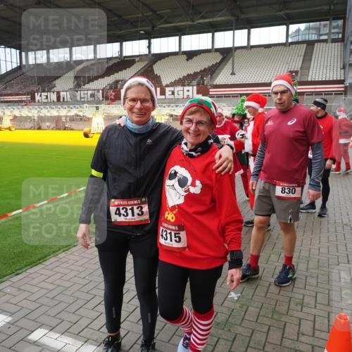 07.12.2025 - St. Pauli X-Mass-Run No. 15 Fabian Wolf http://msf.ph/oto/9424973 07.12.2025 12:10:21 Ziel 1036, 1037, 3374, 3375, 3376 meine-sportfotos.de