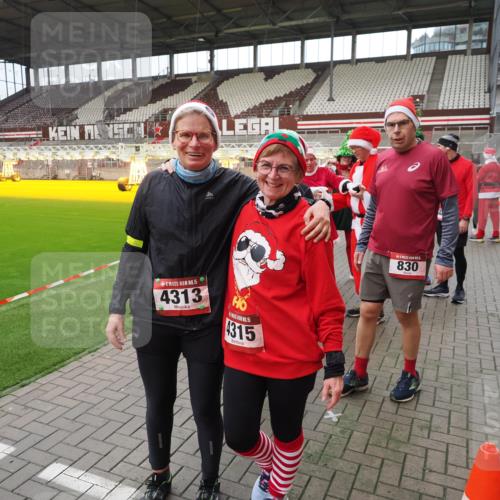07.12.2025 - St. Pauli X-Mass-Run No. 15 Fabian Wolf http://msf.ph/oto/9424974 07.12.2025 12:10:21 Ziel 1036, 1037, 3374, 3375, 3376 meine-sportfotos.de