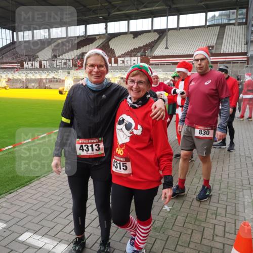 07.12.2025 - St. Pauli X-Mass-Run No. 15 Fabian Wolf http://msf.ph/oto/9424975 07.12.2025 12:10:22 Ziel 1036, 1037, 3374, 3375, 3376, 4833 meine-sportfotos.de