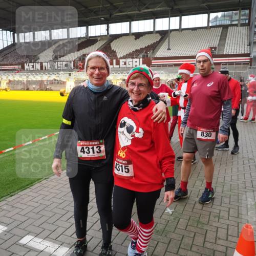 07.12.2025 - St. Pauli X-Mass-Run No. 15 Fabian Wolf http://msf.ph/oto/9424976 07.12.2025 12:10:22 Ziel 1036, 1037, 3374, 3375, 3376, 4833 meine-sportfotos.de