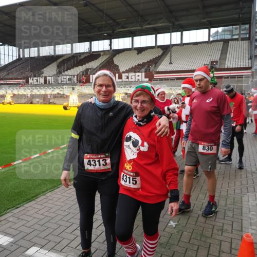 07.12.2025 - St. Pauli X-Mass-Run No. 15 Fabian Wolf http://msf.ph/oto/9424978 07.12.2025 12:10:22 Ziel 1036, 1037, 3374, 3375, 3376, 4833 meine-sportfotos.de