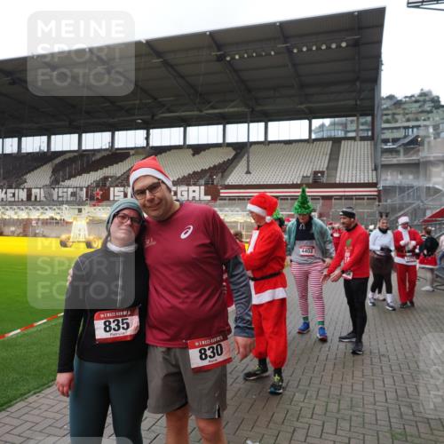 07.12.2025 - St. Pauli X-Mass-Run No. 15 Fabian Wolf http://msf.ph/oto/9424984 07.12.2025 12:10:27 Ziel 1036, 1037, 1728, 1731, 3701, 3840, 3841, 4745, 4826, 4827, 4833, 4834 meine-sportfotos.de