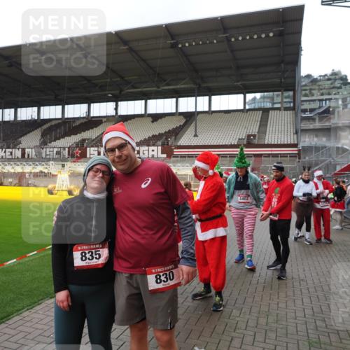 07.12.2025 - St. Pauli X-Mass-Run No. 15 Fabian Wolf http://msf.ph/oto/9424985 07.12.2025 12:10:28 Ziel 1036, 1037, 1450, 1728, 1731, 3701, 3840, 3841, 4259, 4262, 4745, 4826, 4827, 4833, 4834, 4836 meine-sportfotos.de