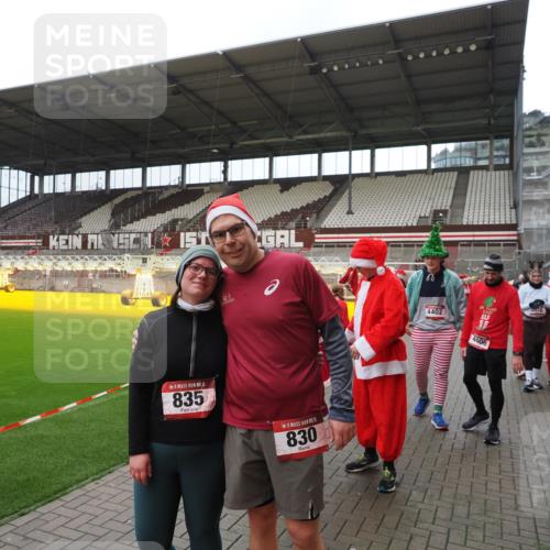 07.12.2025 - St. Pauli X-Mass-Run No. 15 Fabian Wolf http://msf.ph/oto/9424986 07.12.2025 12:10:28 Ziel 1036, 1037, 1450, 1728, 1731, 3701, 3840, 3841, 4259, 4262, 4745, 4826, 4827, 4833, 4834, 4836 meine-sportfotos.de