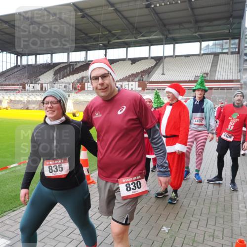 07.12.2025 - St. Pauli X-Mass-Run No. 15 Fabian Wolf http://msf.ph/oto/9424991 07.12.2025 12:10:30 Ziel 1036, 1037, 1450, 1728, 1731, 3701, 3840, 3841, 4259, 4262, 4280, 4281, 4745, 4826, 4827, 4833, 4834, 4836 meine-sportfotos.de