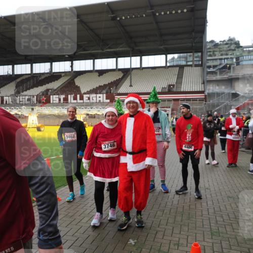 07.12.2025 - St. Pauli X-Mass-Run No. 15 Fabian Wolf http://msf.ph/oto/9424992 07.12.2025 12:10:31 Ziel 1036, 1037, 1450, 1728, 1731, 3701, 3840, 3841, 4257, 4259, 4262, 4280, 4281, 4745, 4826, 4827, 4833, 4834, 4836 meine-sportfotos.de