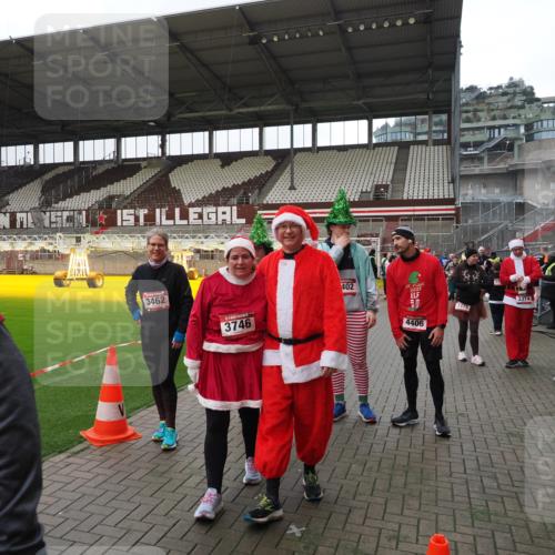 07.12.2025 - St. Pauli X-Mass-Run No. 15 Fabian Wolf http://msf.ph/oto/9424993 07.12.2025 12:10:31 Ziel 1036, 1037, 1450, 1728, 1731, 3701, 3840, 3841, 4257, 4259, 4262, 4280, 4281, 4745, 4826, 4827, 4833, 4834, 4836 meine-sportfotos.de