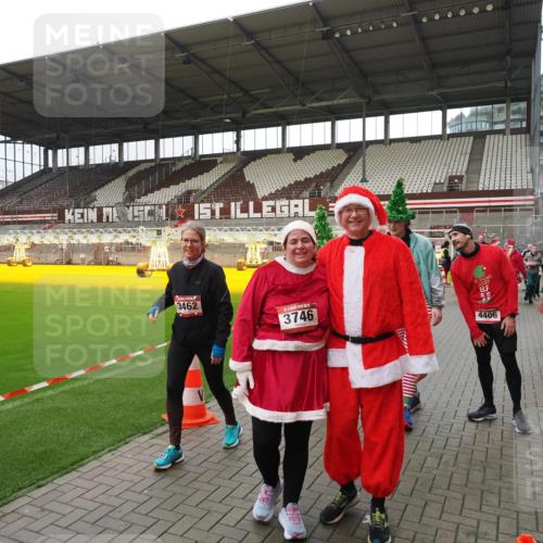 07.12.2025 - St. Pauli X-Mass-Run No. 15 Fabian Wolf http://msf.ph/oto/9424995 07.12.2025 12:10:32 Ziel 1036, 1037, 1450, 1728, 1731, 3701, 3840, 3841, 4257, 4259, 4262, 4280, 4281, 4745, 4826, 4827, 4831, 4833, 4834, 4836 meine-sportfotos.de