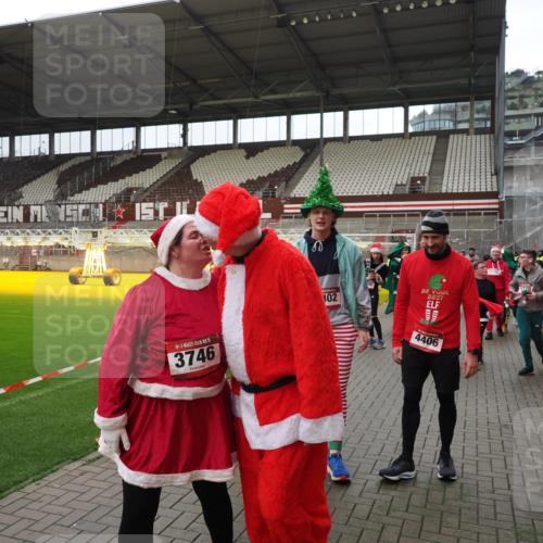 07.12.2025 - St. Pauli X-Mass-Run No. 15 Fabian Wolf http://msf.ph/oto/9425002 07.12.2025 12:10:36 Ziel 208, 223, 224, 1036, 1450, 1728, 1731, 1845, 3701, 3840, 3841, 4257, 4259, 4262, 4280, 4281, 4745, 4826, 4827, 4831, 4833, 4834, 4836 meine-sportfotos.de
