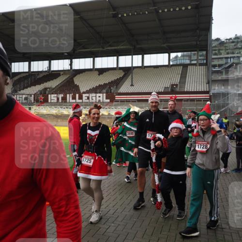 07.12.2025 - St. Pauli X-Mass-Run No. 15 Fabian Wolf http://msf.ph/oto/9425038 07.12.2025 12:10:48 Ziel 208, 223, 224, 1450, 1845, 4257, 4259, 4262, 4280, 4281, 4831, 4836 meine-sportfotos.de