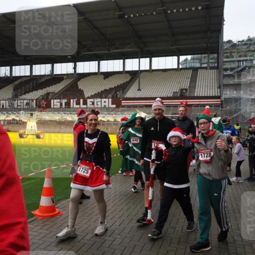 07.12.2025 - St. Pauli X-Mass-Run No. 15 Fabian Wolf http://msf.ph/oto/9425039 07.12.2025 12:10:48 Ziel 208, 223, 224, 1450, 1845, 4257, 4259, 4262, 4280, 4281, 4831, 4836 meine-sportfotos.de
