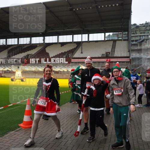 07.12.2025 - St. Pauli X-Mass-Run No. 15 Fabian Wolf http://msf.ph/oto/9425040 07.12.2025 12:10:49 Ziel 208, 223, 224, 1845, 4257, 4280, 4281, 4831 meine-sportfotos.de