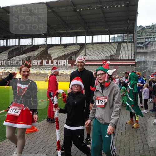 07.12.2025 - St. Pauli X-Mass-Run No. 15 Fabian Wolf http://msf.ph/oto/9425042 07.12.2025 12:10:50 Ziel 208, 223, 224, 1845, 4257, 4280, 4281, 4831 meine-sportfotos.de