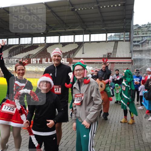 07.12.2025 - St. Pauli X-Mass-Run No. 15 Fabian Wolf http://msf.ph/oto/9425047 07.12.2025 12:10:51 Ziel 208, 223, 224, 1780, 1845, 4257, 4831 meine-sportfotos.de