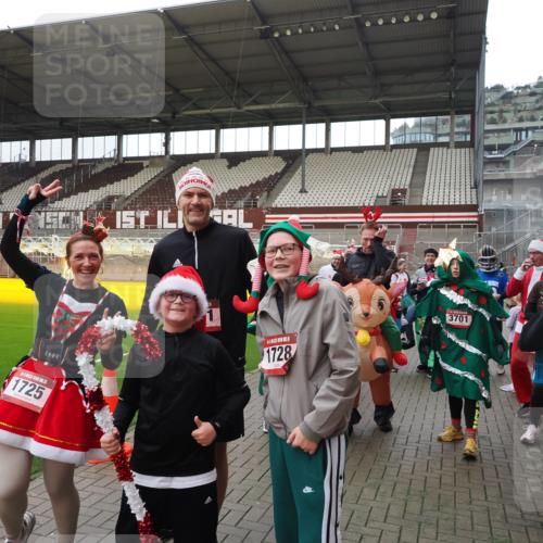 07.12.2025 - St. Pauli X-Mass-Run No. 15 Fabian Wolf http://msf.ph/oto/9425049 07.12.2025 12:10:51 Ziel 208, 223, 224, 1780, 1845, 4257, 4831 meine-sportfotos.de