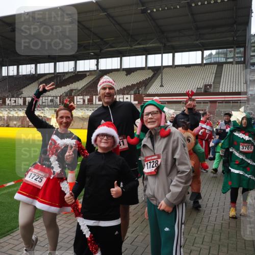 07.12.2025 - St. Pauli X-Mass-Run No. 15 Fabian Wolf http://msf.ph/oto/9425051 07.12.2025 12:10:52 Ziel 208, 223, 224, 1780, 1845, 4831 meine-sportfotos.de