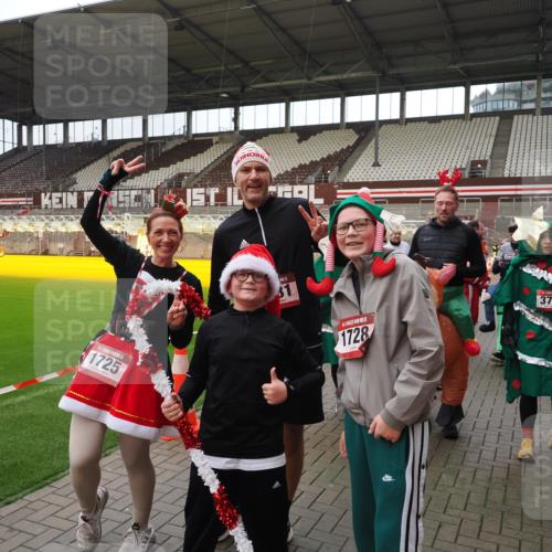07.12.2025 - St. Pauli X-Mass-Run No. 15 Fabian Wolf http://msf.ph/oto/9425053 07.12.2025 12:10:52 Ziel 208, 223, 224, 1780, 1845, 4831 meine-sportfotos.de